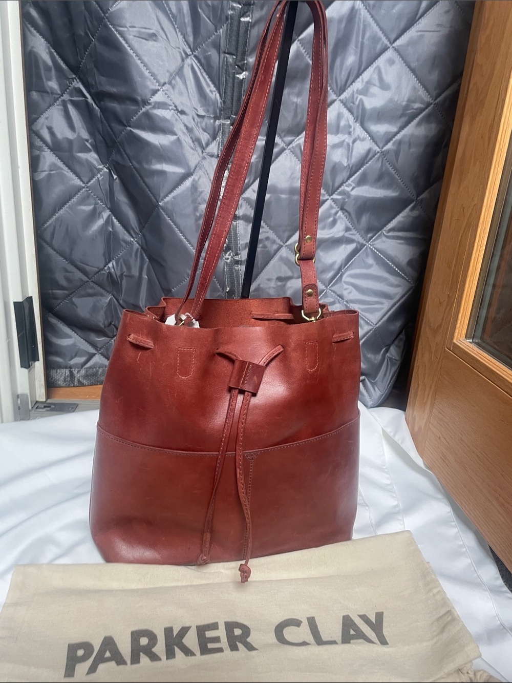 Parker Clay Emma Bucket bag in red-Brown Leather